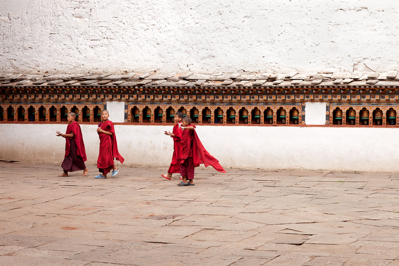 bhutan_paro-monks_1300